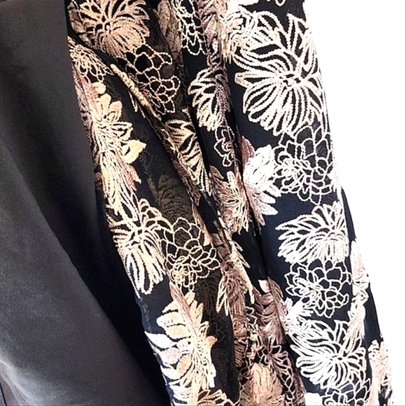 Forever New dress size 8 fit & flare below knee black with rose gold embroidery - Picture 9 of 12